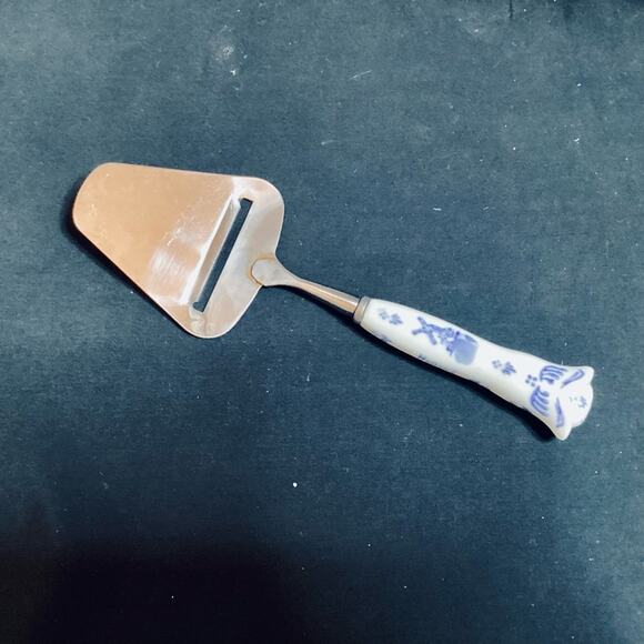 W.O.D. Delft Blue Cheese Slicer, Holland - Picture 1 of 4